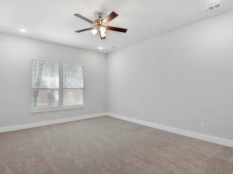 2217 S Peachtree Ct — Photo 32