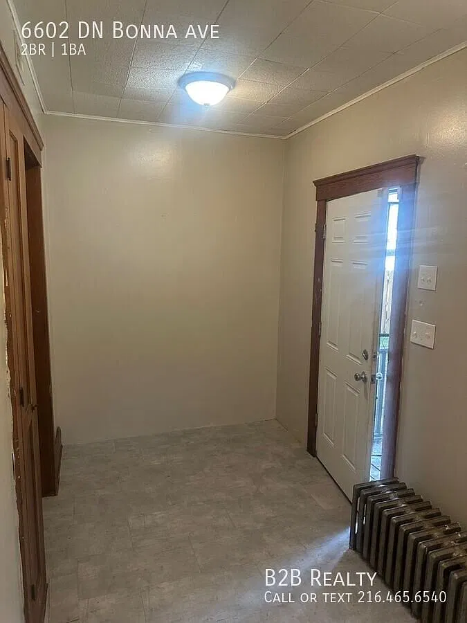 First Month Rent Free with a 13-month Lease for Charming 2-Bedroom Property in Prime Location — Photo 4