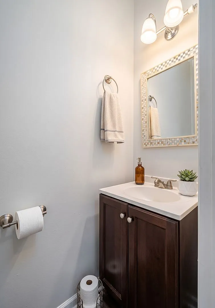 1211 Canyon Rock Ct — Photo 4