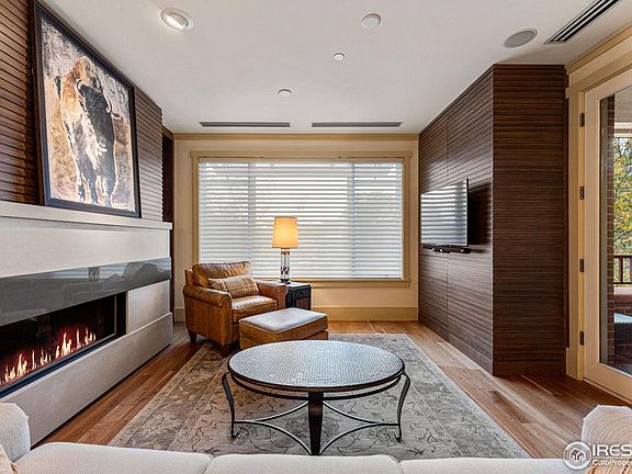 4th image of 1301 Canyon Blvd #202