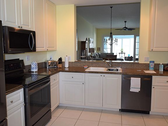 4th image of 8 Harbour Isle Dr E Unit 306