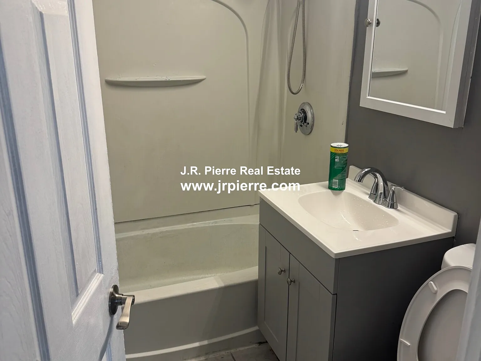 3 bed, 1.0 bath, 820 sqft, $2,700 — Photo 4