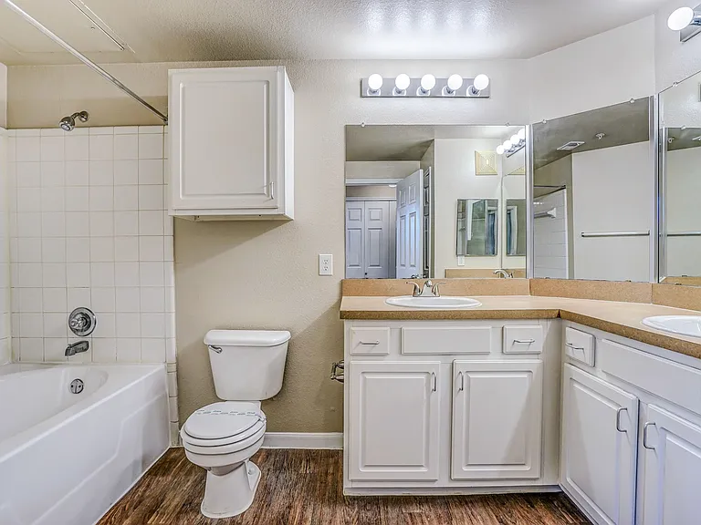 Cypress Lake at Stonebriar Apartments — Photo 13
