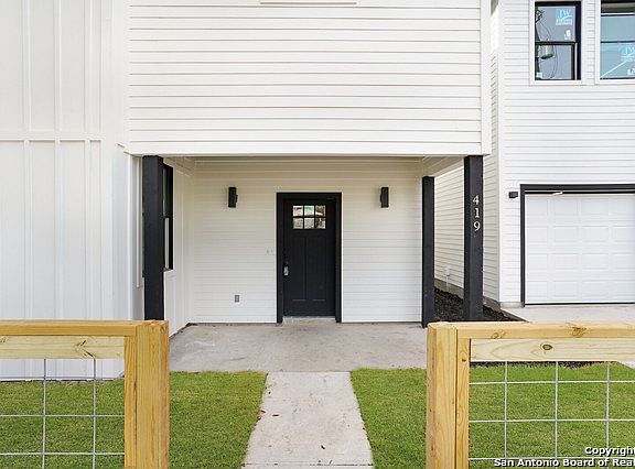 5th image of 419 N Mesquite St