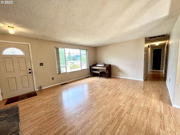 4th image of 2200 La Canada Dr