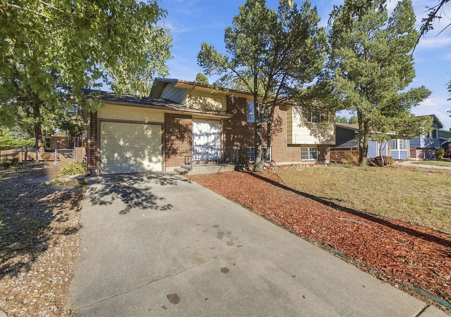 Spacious 4 bed- 2 bath Corner Lot House in Widefield — Photo 1