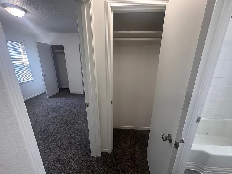 Evergreen Apartments — Photo 9