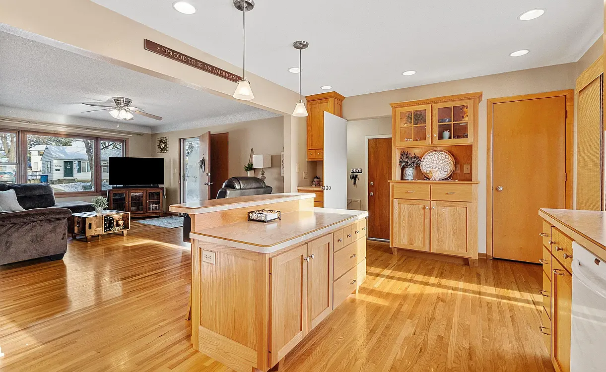 3029 Saratoga Drive - 1 — Photo 3