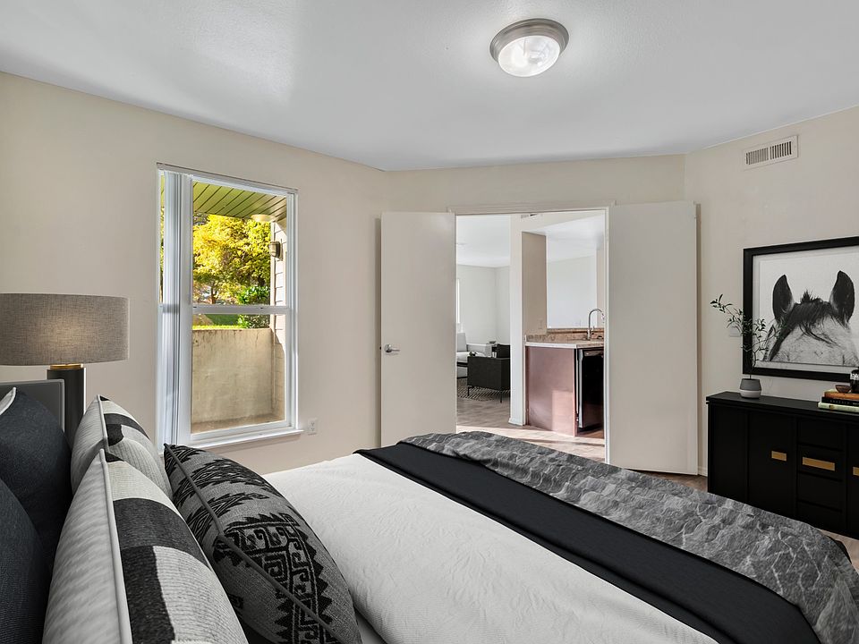 Virtual Stage 2 bedroom master bedroom