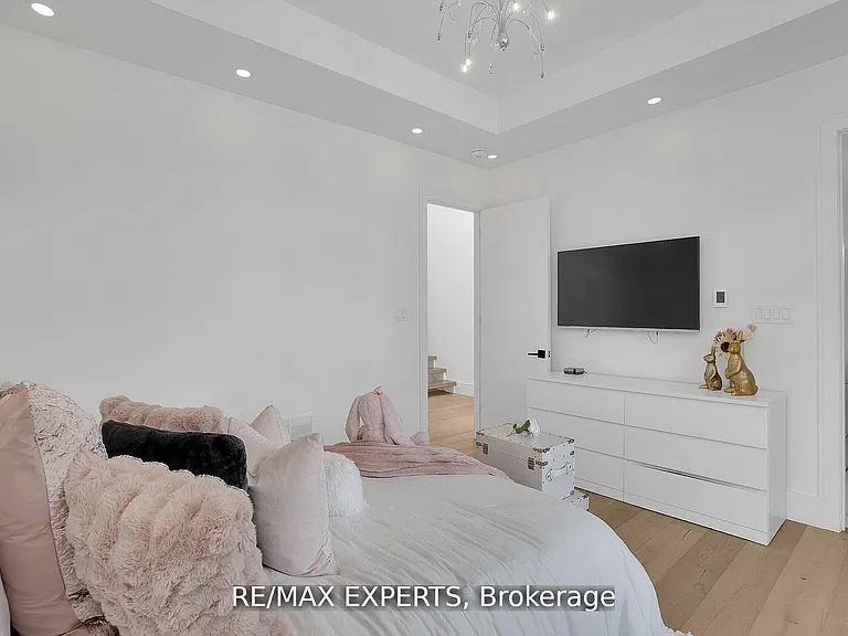 7 Woodvalley Dr — Photo 22