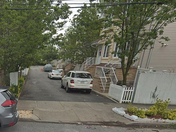 2nd image of 163B Ainsworth Ave