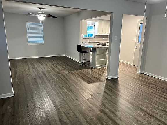 4th image of 4018 Dixon Cir