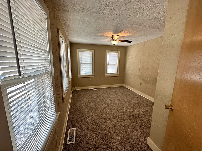 715 Asp Ave #7 — Photo 13