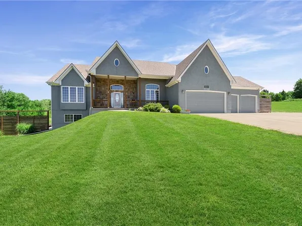 28265 Overbrook Rd, Paola, KS 66071