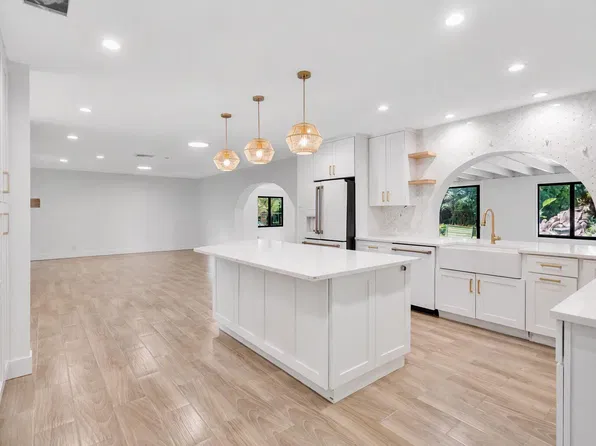 10751 SW 25th Street, Davie, FL 33324