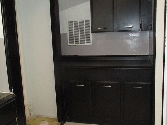 4th image of 1122 Martha Dr #1122