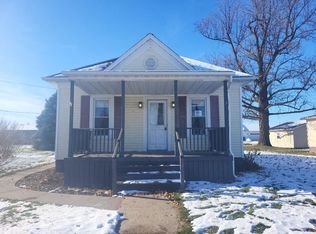 224 Academy St, Cameron, IL 61423
