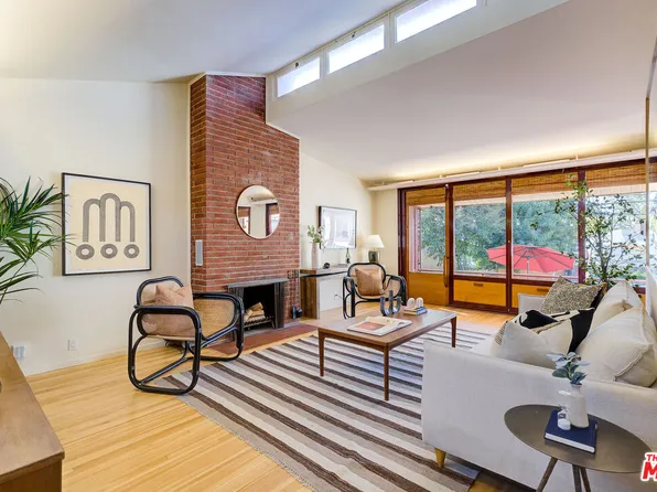 7525 Flight Ave, Los Angeles, CA 90045