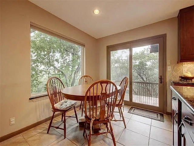 Breakfast Area 1