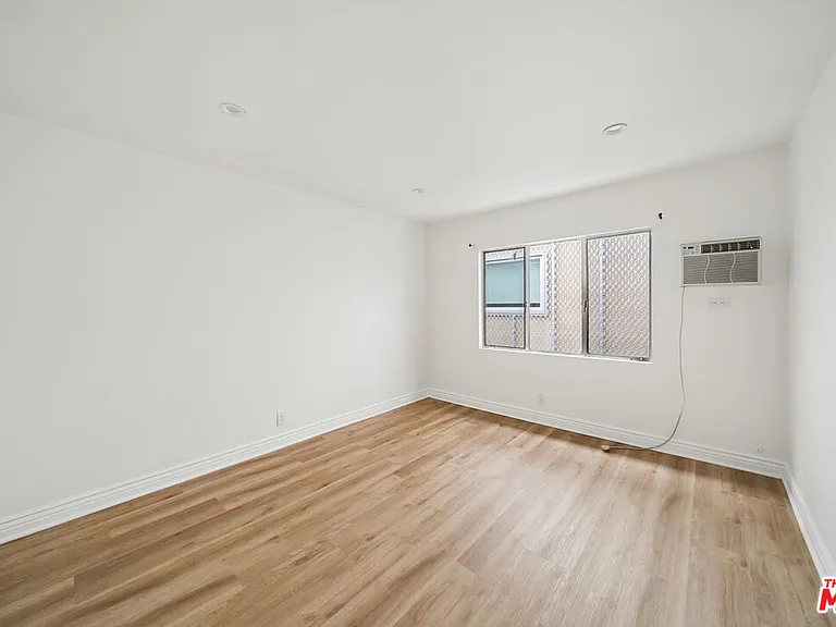1215 N Hayworth Ave #203 — Photo 12