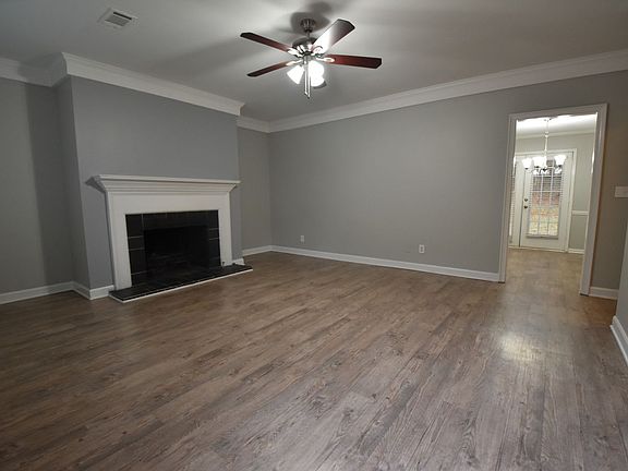 3rd image of 423 Willow Ct SE