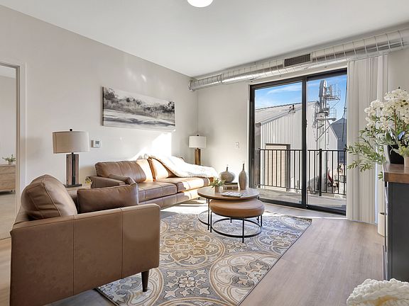 4th image of 601 W 19th St #4d521e244