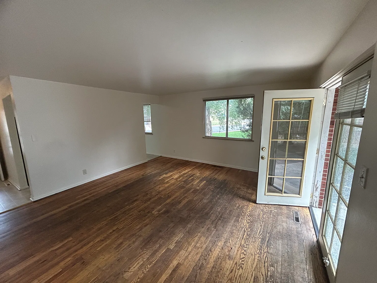4 bed, 1362 sqft, $4,780 — Photo 3