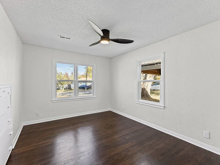 5631 Parkview Ave — Photo 24