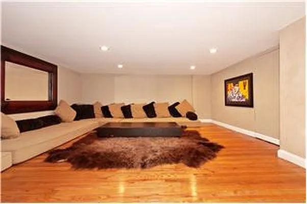 Rented by Compass | media 7
