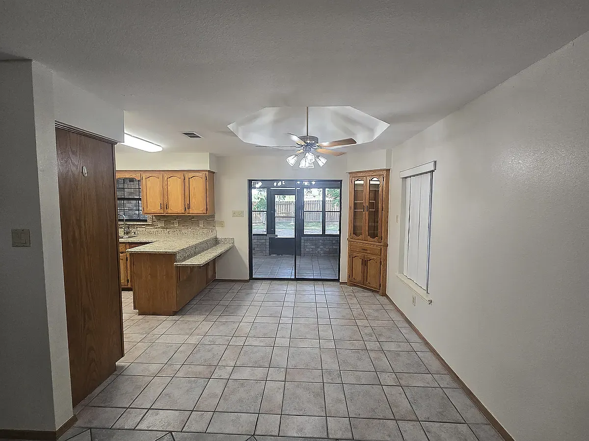 2 bed, 1339 sqft, $1,350 — Photo 2