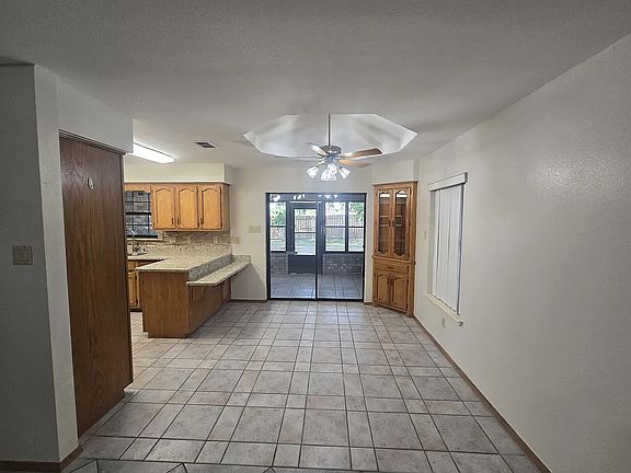 2nd image of 604 Lake View Dr
