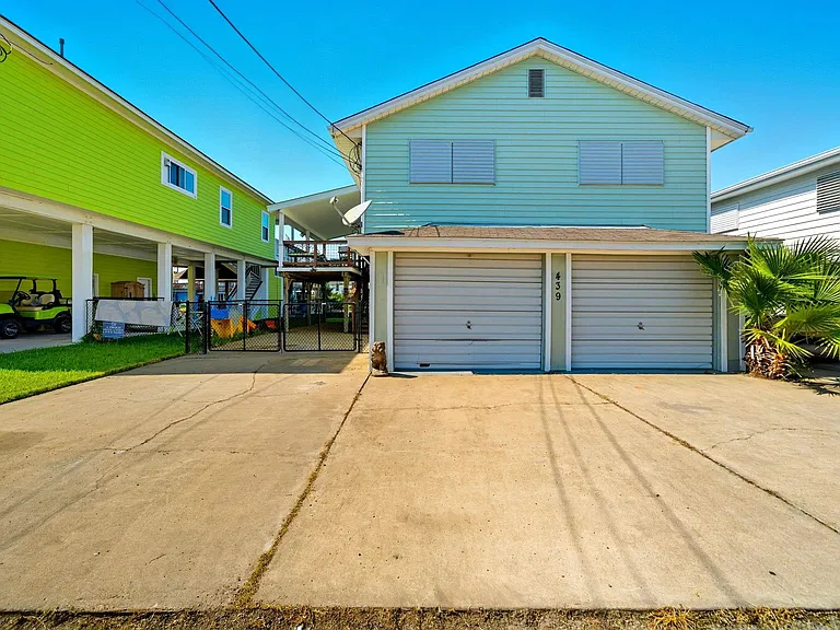 439 Pompano St — Photo 2