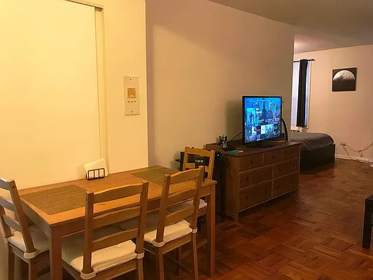 Rented by Prime Realty | media 7