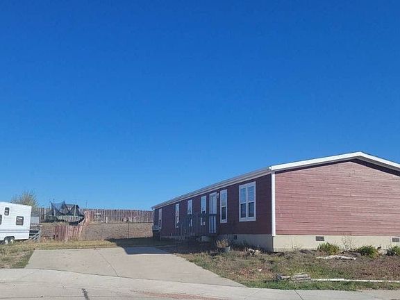 3rd image of 304 Glenn Ct