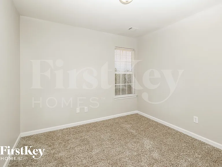 160 Lakeview Trl — Photo 13