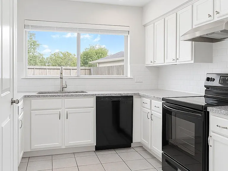 17510 Lobo Trl — Photo 5
