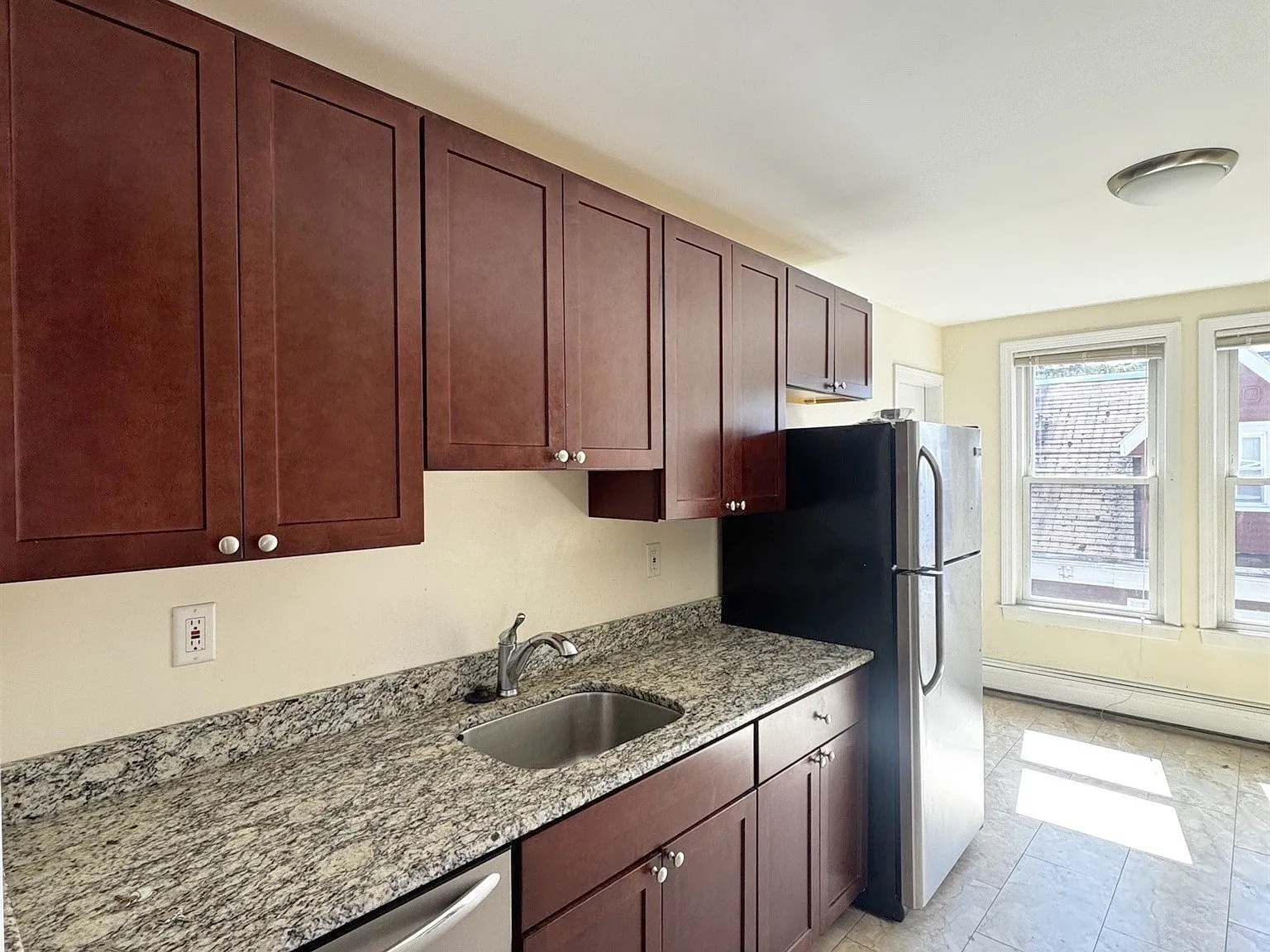 2 bed, 1100 sqft, $3,100 — Photo 2
