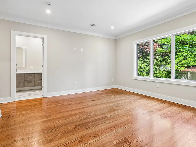 211 Warwick Ave #1 — Photo 39