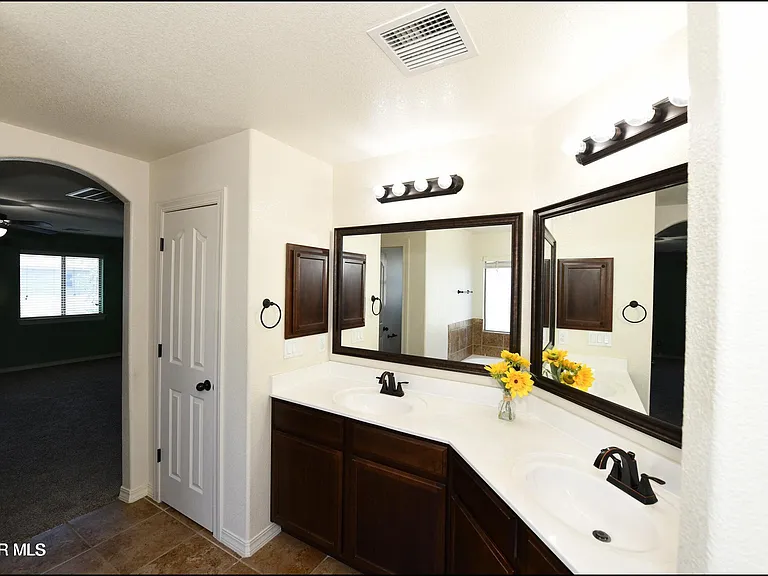14309 S Cave Ave — Photo 36