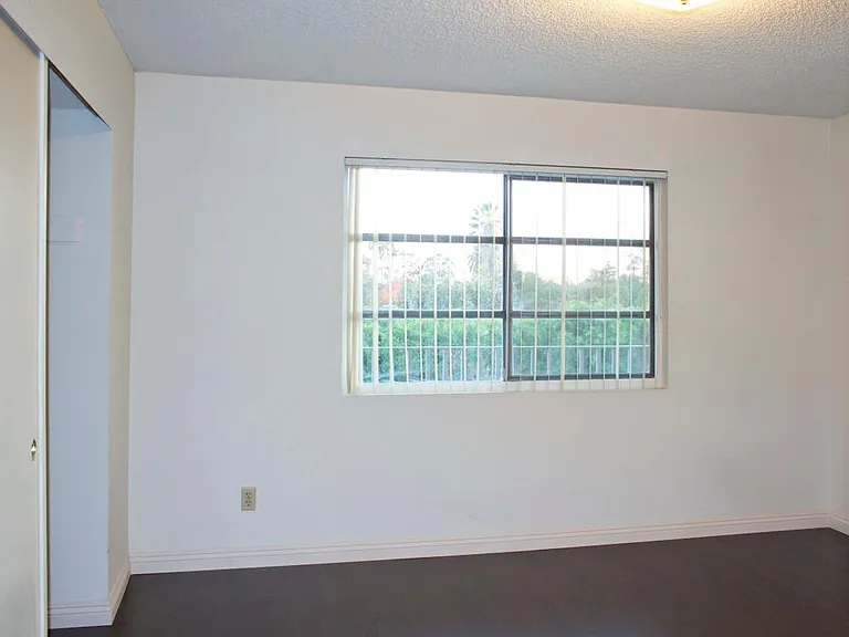1033 Cordova St #16 — Photo 6