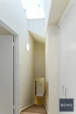 Rented by Bond New York | media 23