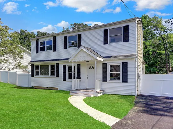 300 Prairie Drive, North Babylon, NY 11703