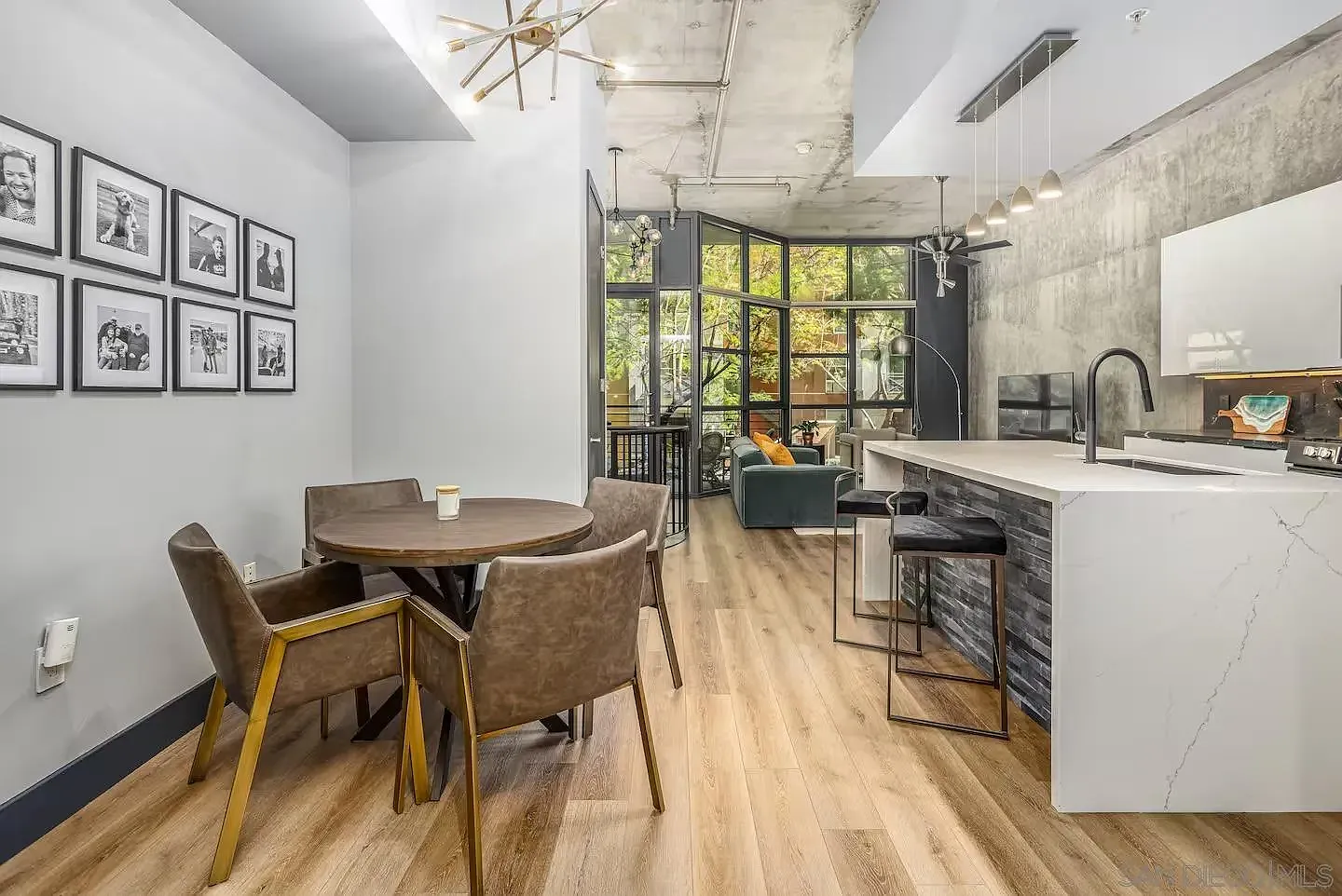 1 bed, 2.0 bath, 915 sqft, $3,750 — Photo 4