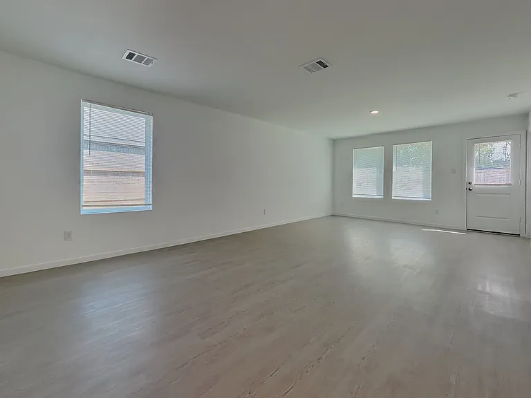 936 Capracotta Dr — Photo 2