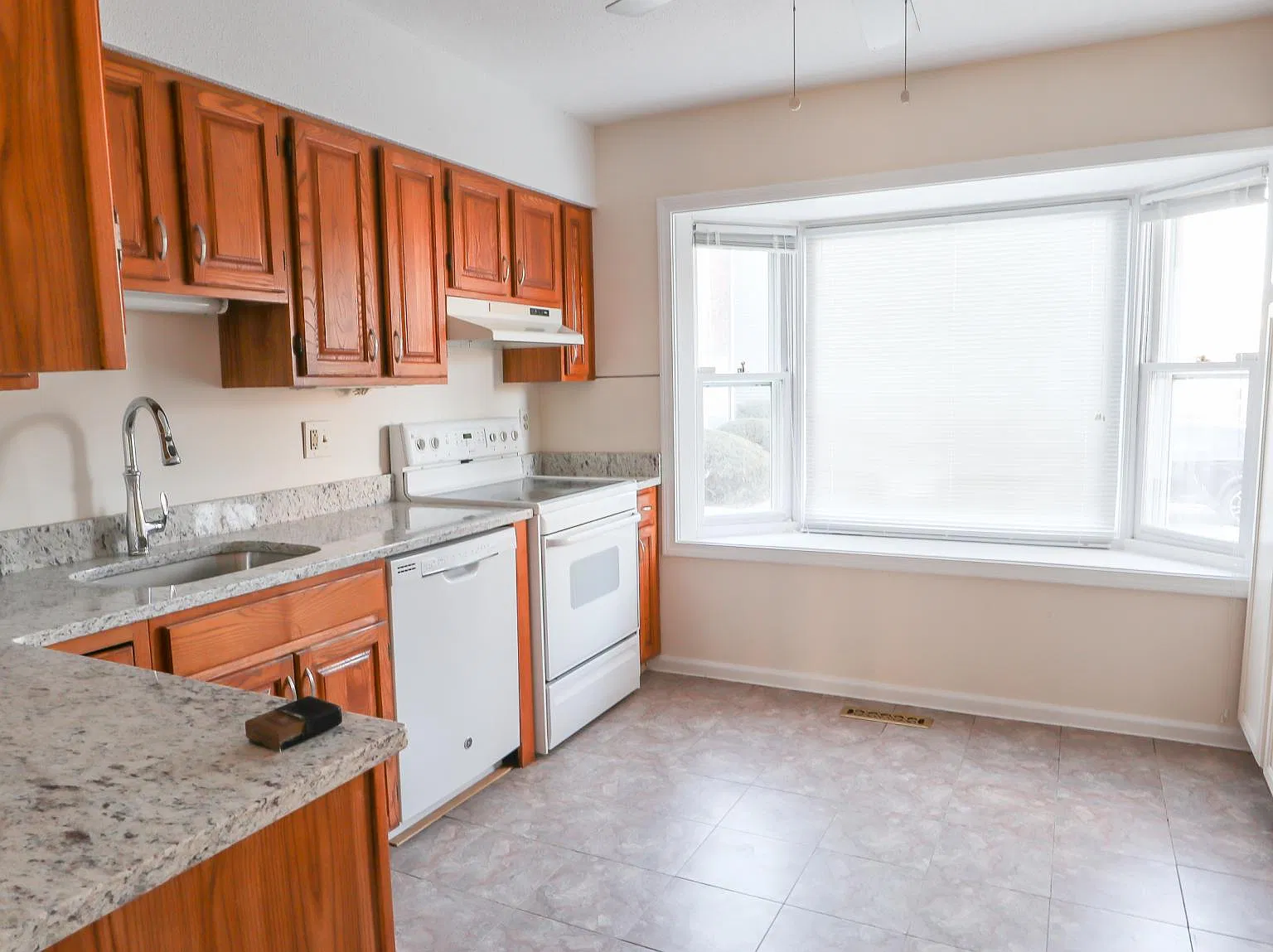 3 bed, 2.5 bath, 1836 sqft, $2,800 — Photo 3