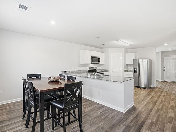 5th image of 308 Long Grove Ln