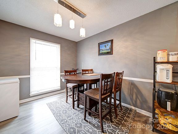 5th image of 4630 Cloverdale Ave