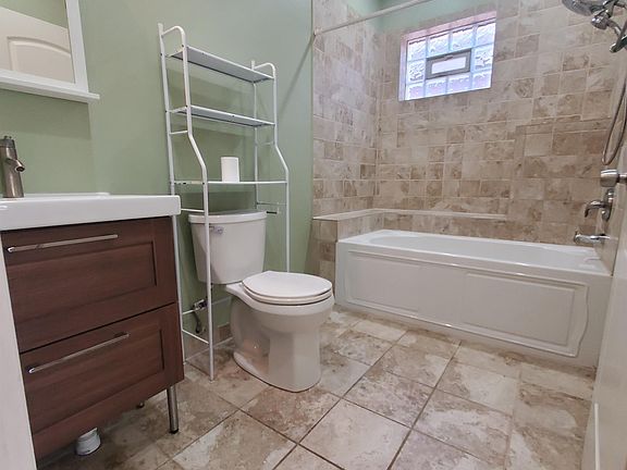2nd image of 2241 W Morse Ave #2