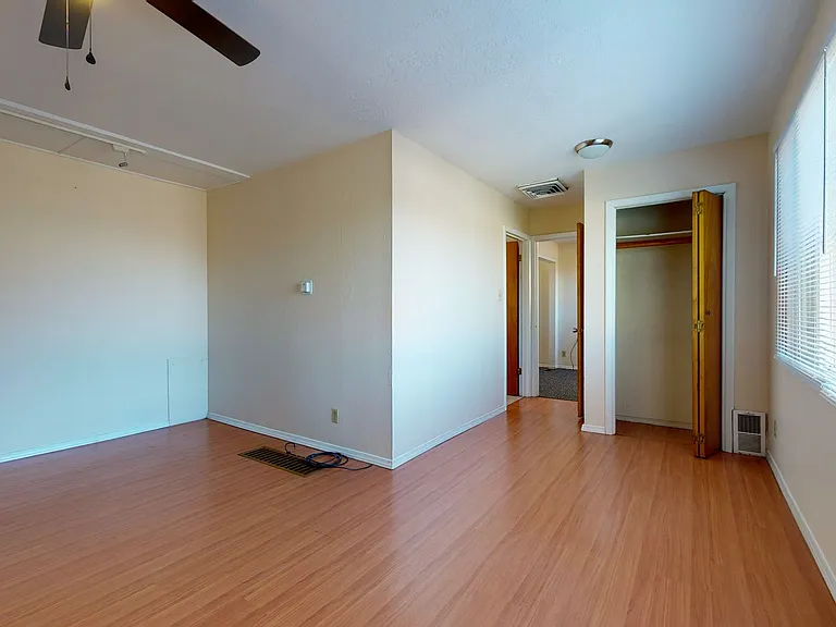 404 Prospect Ave NE — Photo 11