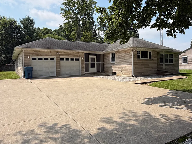 5069 E Wabash Ave — Photo 12
